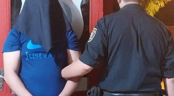 Hombre casi a mata su padre y a su hermano porque bajaron el volumen de la música