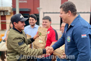 Gobernador Juancho Acosta entregó semillas a pequeños productores del proyecto de siembra de Sésamo en Capitán Bado - El Nordestino