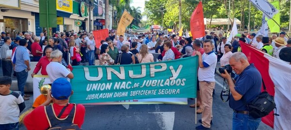 Sólo buscan beneficiar a ciertos funcionarios públicos con proyecto de jubilación a los 75 años - La Tribuna