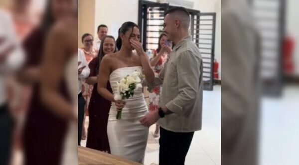 Estaban a punto de casarse por videollamada pero joven sorprende a la novia