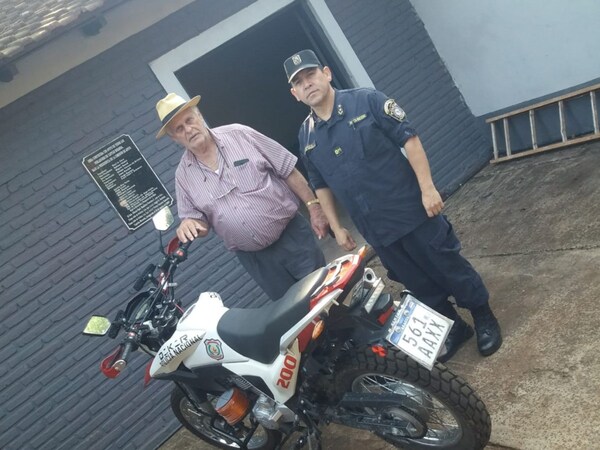 ENTREGAN MOTOCICLETA A LA COMISARÍA 11° DE CAPITÁN MIRANDA PARA REFORZAR LA SEGURIDAD