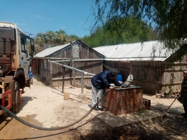 Continúa distribución de agua y alimentos a comunidades del Chaco - El Trueno