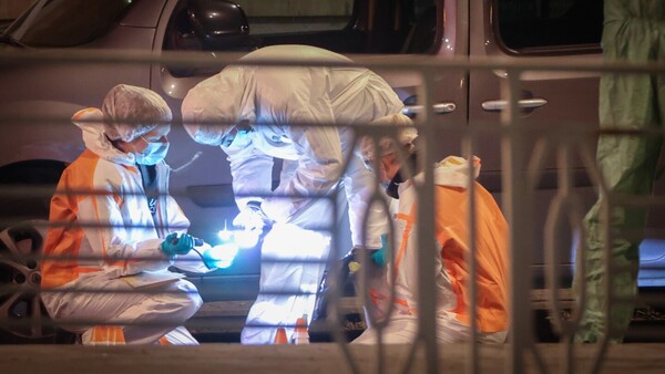 Atentado terrorista deja dos suecos muertos en Bruselas y autor logra huir