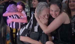 ¡Stephi Stegman le dio una emotiva sorpresa a su mamá!