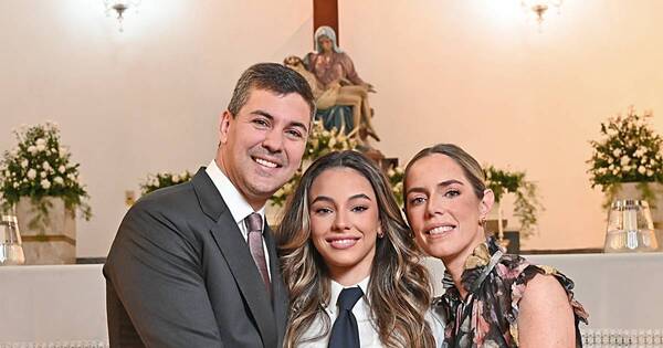 La Nación / ¡Papá orgulloso! Santiago Peña se emocionó al ver a su hija culminar el colegio