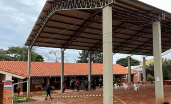 Escuela Alicia Linch de acogió charla educativa y atención médica por el "Octubre Rosa" de la UCP - Radio Imperio 106.7 FM