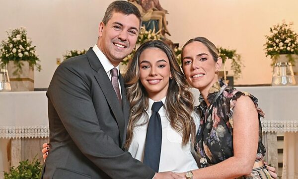 ¡Que orgullo! La hija del presidente Santiago Peña ya terminó el secundario