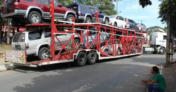 La Nación / UIP se opone a derogación legal que regula la importación de vehículos usados