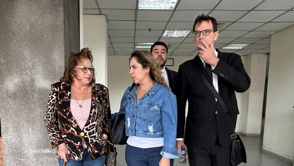 Esposa, hijo y nuera de González Daher comparecerán ante fiscales