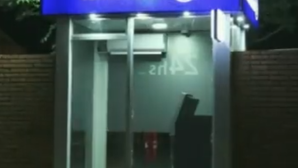 Delincuentes fracasan al intentar arrancar un cajero en Luque