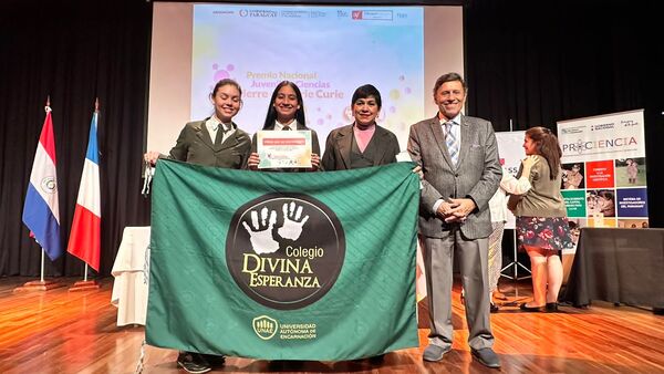 Colegio Divina Esperanza obtiene  PREMIO NACIONAL DE CIENCIAS,  Pierre et Marie Curie, en la capital.
