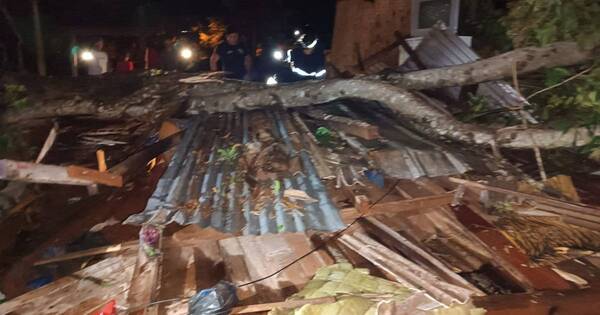 La Nación / Madre e hijo mueren en derrumbe causado por temporal en Itapúa