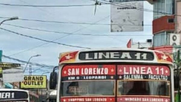 Chofer echó a patadas a un pasajero en San Lorenzo