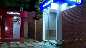 Nuevamente, desconocidos intentan llevarse un cajero automático - trece