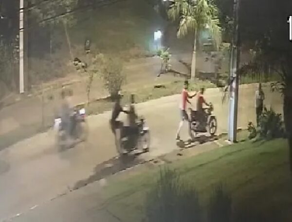 Video: Así actuó el “enjambre” de motochorros que perpetró cinco asaltos en la zona Yacht - Policiales - ABC Color