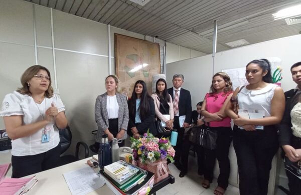 Estudiantes de UNAE visitaron Palacio de Justicia de Encarnación