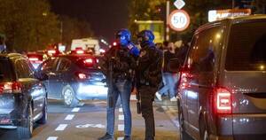 La Nación / Confinan a público en estadio por atentado en Bruselas