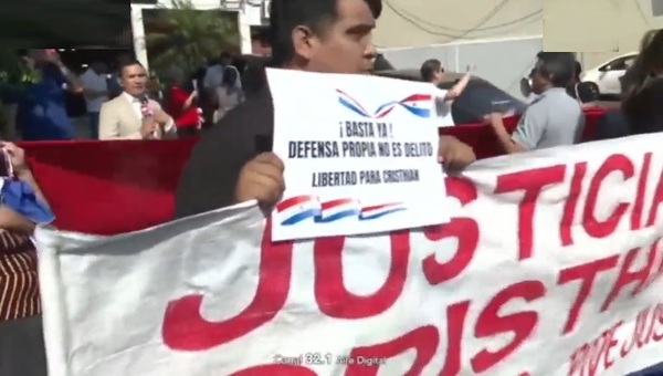 Diario HOY | Protestan frente a la Fiscalía para exigir libertad de hombre que abatió a ladrón