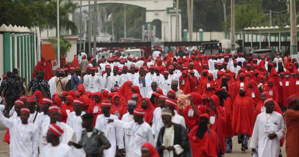 La Nación / Fiestón: 1.800 parejas se casaron en Nigeria