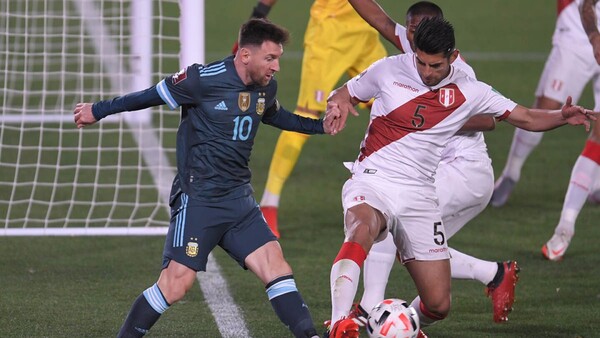 Una ofensiva Perú recibe a Argentina