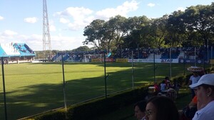 Por incumplimiento de pagos, APF descendió a 12 de Octubre a Primera C - Unicanal