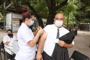 Corte Suprema insta a seguir con las inoculaciones de 1ra, 2da y 3ra dosis
