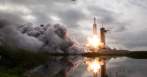 La Nación / NASA despegó hacia Psique, un asteroide de metal