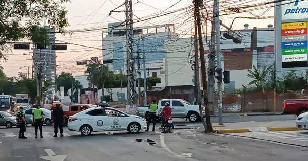 La Nación / Manifestación indígena por víveres obstaculiza tránsito en avenida Artigas