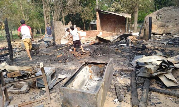 Piden ayuda para una familia que perdió todo tras un incendio en Coronel Oviedo – Prensa 5