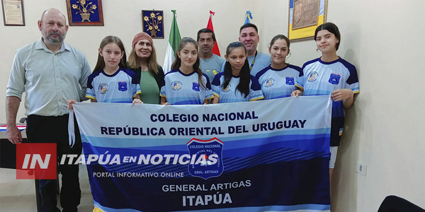 MUNICIPALIDAD DE GRAL ARTIGAS ENTREGÓ ATUENDOS DEPORTIVOS A CAMPEONAS DE JUEGOS ESCOLARES - Itapúa Noticias