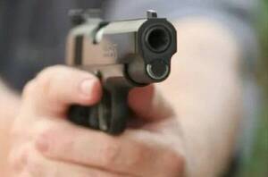 Lo mataron a balazos frente a su esposa y su madre