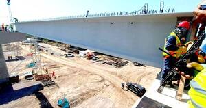 La Nación / Puente de la Bioceánica inició el montaje de la primera viga