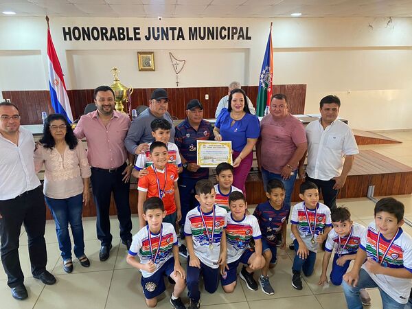 Selección pedrojuanina ganadora del Nacional de Futsal FIFA Sub 10 fue homenajeada por la Junta Municipal - Radio Imperio 106.7 FM