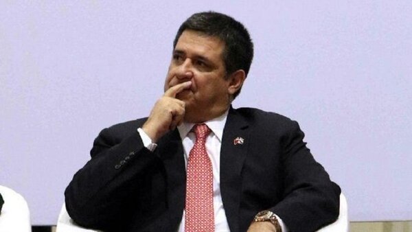 Horacio Cartes se pone a disposición de Fiscalía