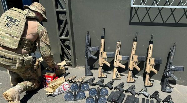 Gran cantidad de armas y drogas traficadas desde Paraguay fueron incautadas en Brasil - Oasis FM 94.3