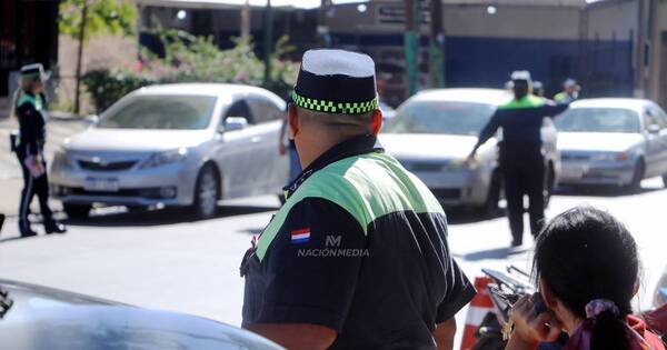 La Nación / Motociclista ebrio agrede a policía municipal de tránsito en Encarnación