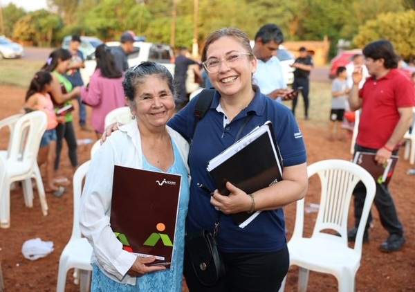 Indert entrega 1000 títulos de propiedad en Minga Guazu