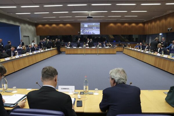 El Eurogrupo y EEUU prometen coordinarse ante la ralentizaci贸n y las tensiones globales - Revista PLUS