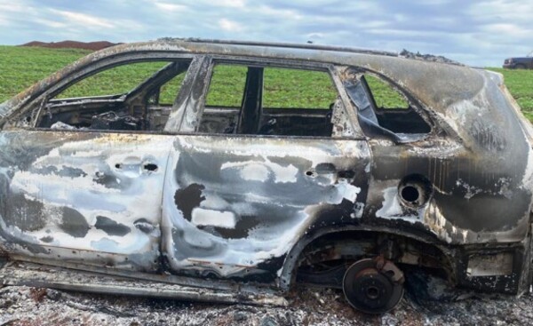 Hallan camioneta totalmente incendiada en un sojal