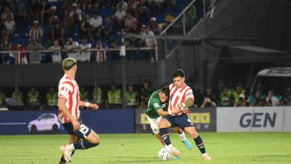 Paraguay no puede con Bolivia al descanso