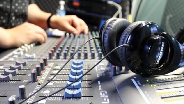 Diario HOY | Día Nacional de la Radio: panel y debate “Voces y la magia de la Radio”