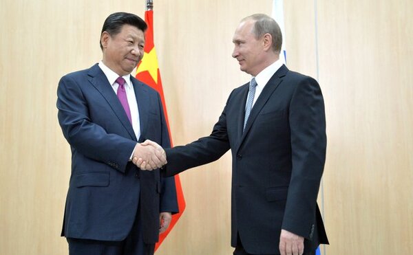 Sin riesgo de ser arrestado, Putin viaja a Beijing