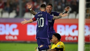 Leo Messi ratifica en el liderato a Argentina y hunde a Perú