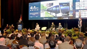 Presidente promete pagar parte de deuda del MOPC antes de fin de año