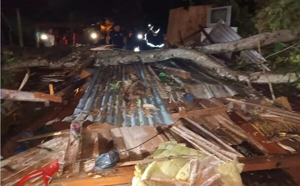 Tragedia en Encarnación tras temporal: madre e hijo mueren al derrumbarse su vivienda