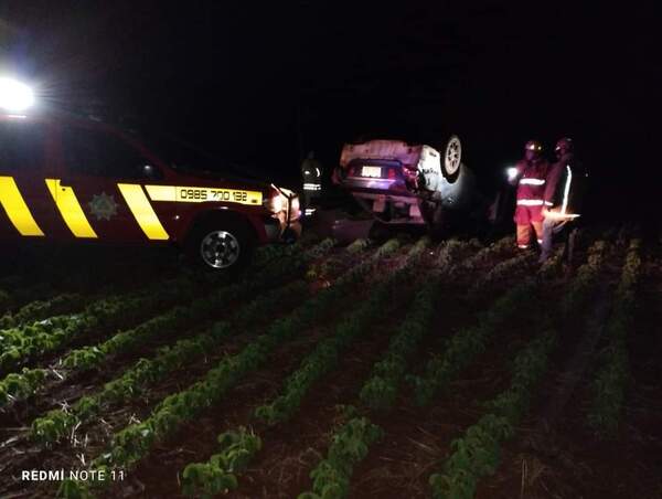 CAPITÁN MEZA: CONDUCTOR PERDIÓ EL CONTROL Y VOLCÓ AL COSTADO DE LA RUTA - Itapúa Noticias