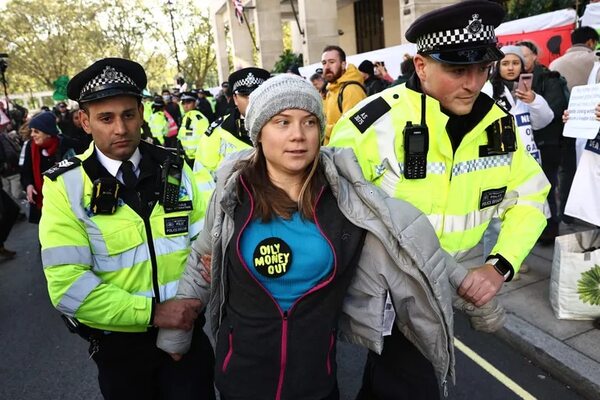 Policía británica acusa a Greta Thunberg de delito de desorden público - Mundo - ABC Color