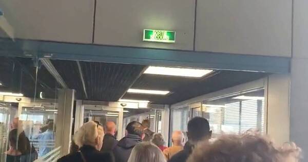 La Nación / Evacuan aeropuertos franceses y escuela de Roma por amenazas