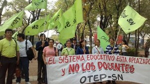 DOCENTES VAN A PARO GENERAL PARA EXIGIR LA NIVELACIÓN SALARIAL