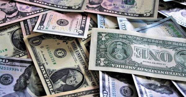 La Nación / Dólar sigue escalando y quiebra techo de G. 7.400